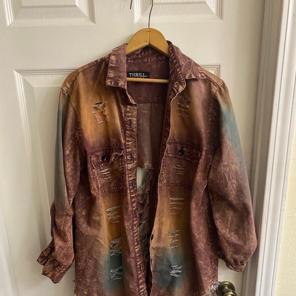 Thrill Brown Denim Distressed Graphic Tee – Casual Streetwear Vibe